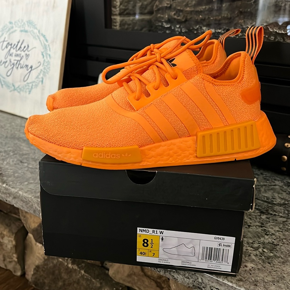 BNWT Adidas NMD_R1 Womens 8.5 ORANGE Tennis Shoe